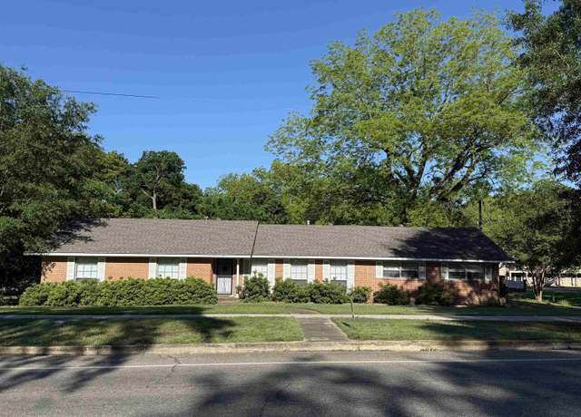 Property at 102 S 4th St, Nashville, AR 71852, 3 beds, 2 baths