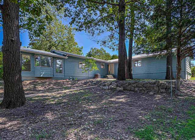 Property at 517 Lakeshore Rd, Bull Shoals, AR 72619, 4 beds, 2.5 baths