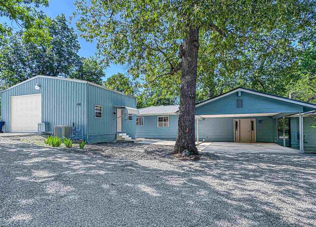 Property at 517 Lakeshore Rd, Bull Shoals, AR 72619, 4 beds, 2.5 baths