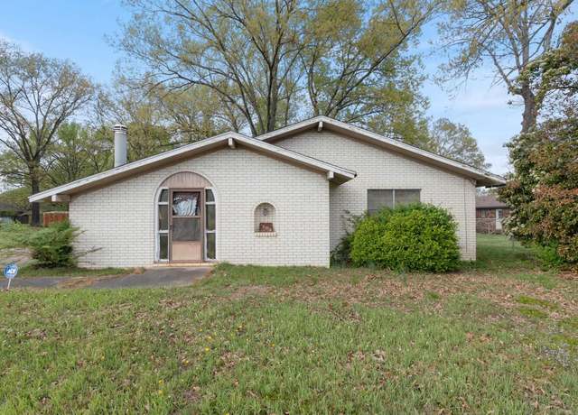 Property at 1802 Dave Ward Dr, Conway, AR 72034, 3 beds, 2 baths