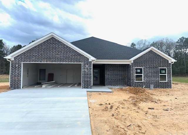 Property at 1112 Duke Dr, Bauxite, AR 72011, 4 beds, 2 baths