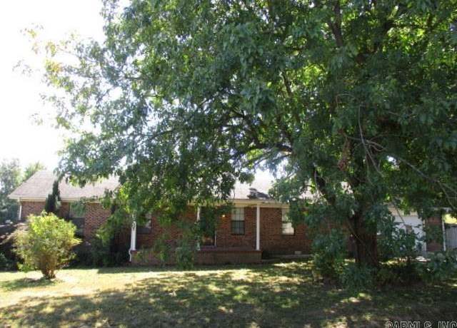 Property at 4704 Mcphill Dr, Paragould, AR 72450, 3 beds, 2 baths