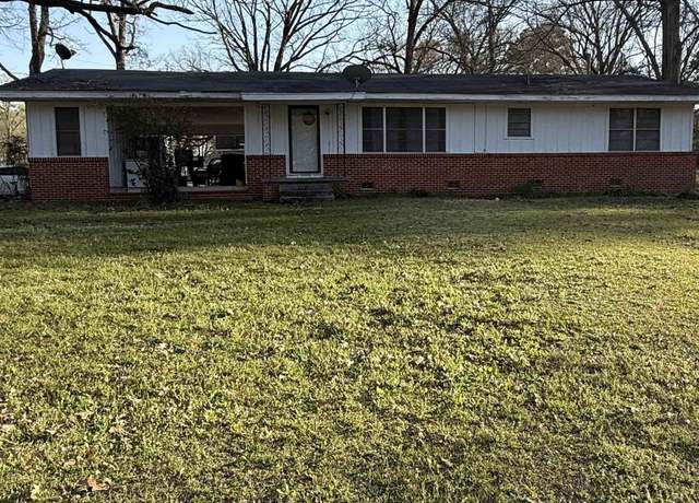 Property at 301 W College St, Monticello, AR 71655, 3 beds, 2 baths