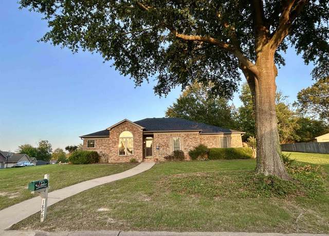 Property at 1828 Dove Dr, Benton, AR 72015, 3 beds, 2 baths