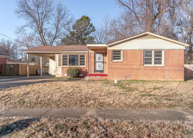 Property at 1209 Holly St, Jonesboro, AR 72401, 3 beds, 2 baths