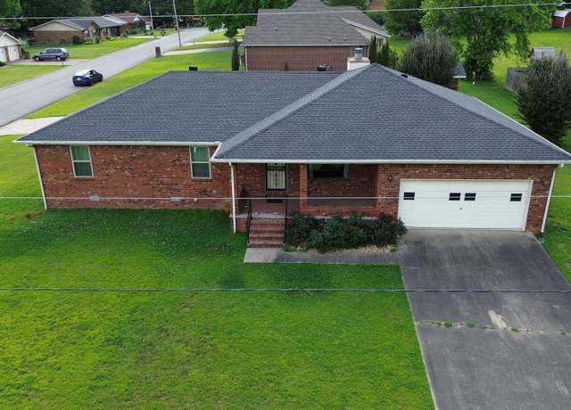 Property at 402 Bellwood Dr, Paragould, AR 72450, 3 beds, 2 baths