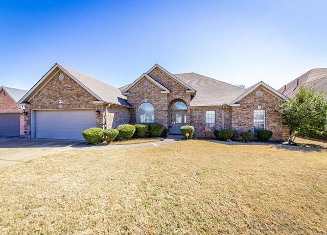 Property at 305 Maranes Cir, Maumelle, AR 72113, 4 beds, 2.5 baths
