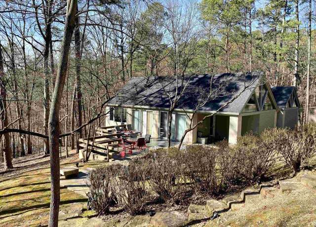 Property at 19 Southridge Dr, Mount Ida, AR 71957, 2 beds, 2.5 baths