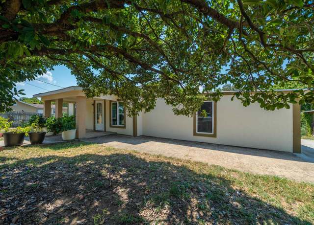 Property at 128 Tennessee St, Hot Springs, AR 71901, 4 beds, 1 bath
