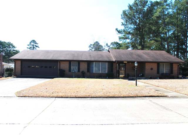 Property at 2315 W Elm St, El Dorado, AR 71730, 3 beds, 2 baths