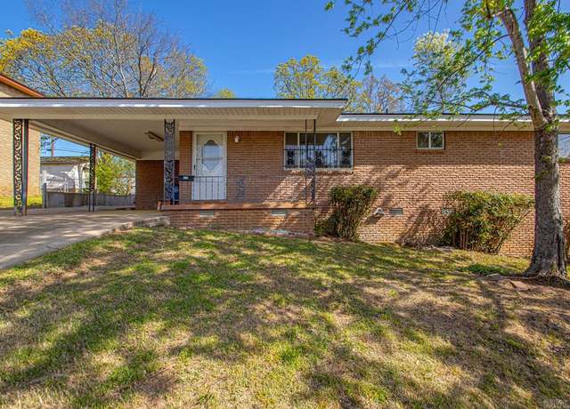 Property at 819 W 55th St, North Little Rock, AR 72118, 4 beds, 2.5 baths