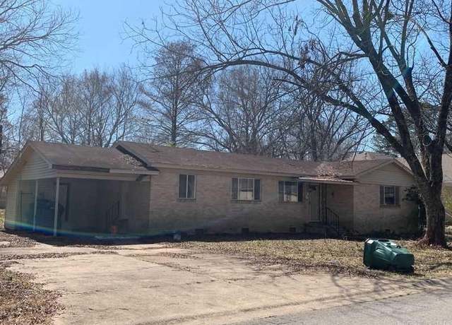 Property at 1927 Weems, Conway, AR 72034, 3 beds, 1 bath