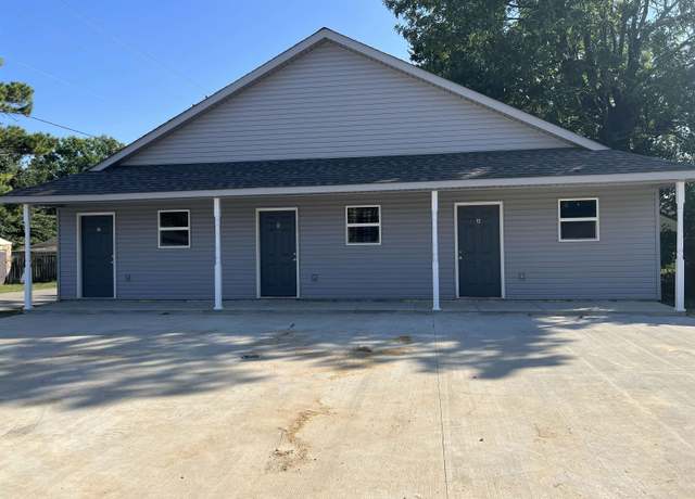 Property at 440 E Ct, Paragould, AR 72450, 3 beds, 3 baths