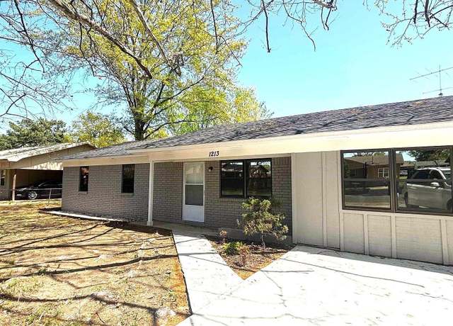 Property at 1213 Fairview St, Lonoke, AR 72086, 3 beds, 2 baths