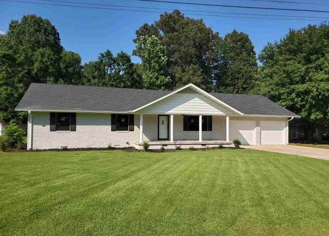 Property at 1017 Homecrest Dr, Piggott, AR 72454, 3 beds, 2 baths