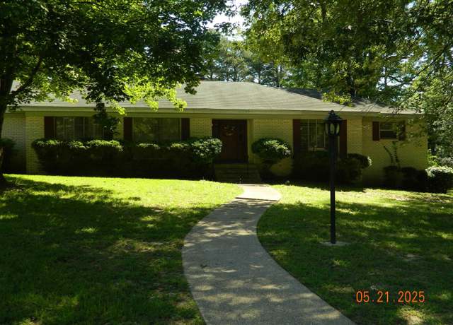 Property at 121 Leewood Dr, Arkadelphia, AR, 3 beds, 2 baths