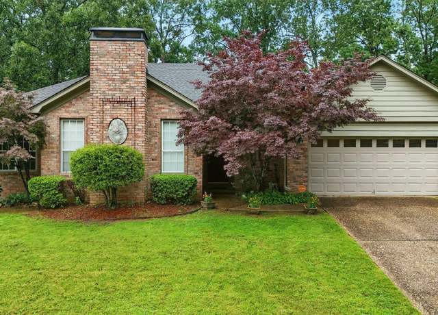 Property at 14700 Woodcreek Dr, Little Rock, AR 72211, 3 beds, 2 baths