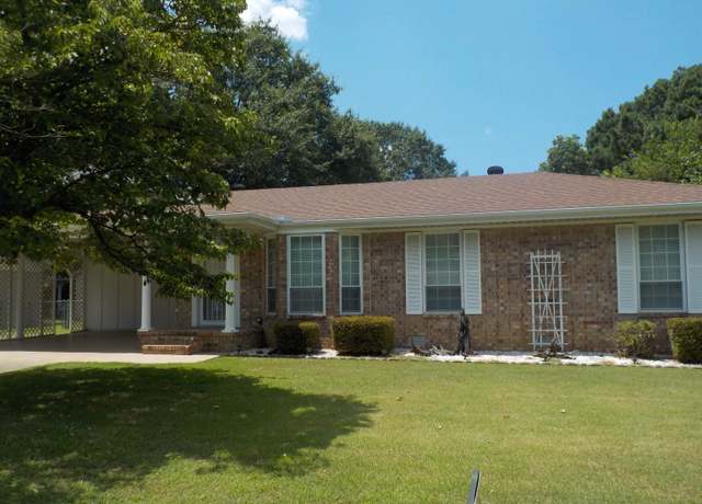 Property at 6 Baker, Searcy, AR 72143, 3 beds, 2 baths