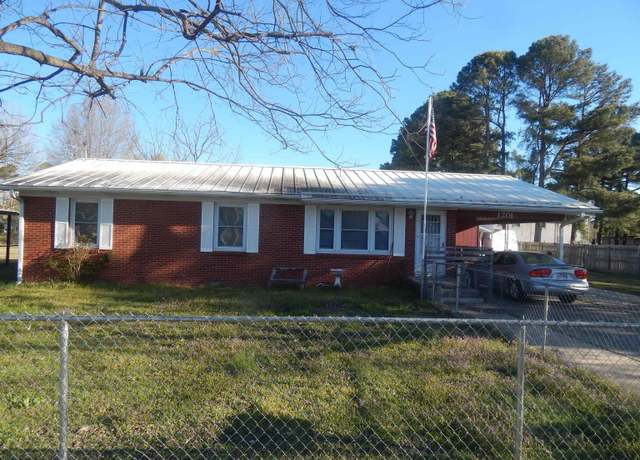 Property at 1201 E Court St, Paragould, AR 72450, 3 beds, 2 baths
