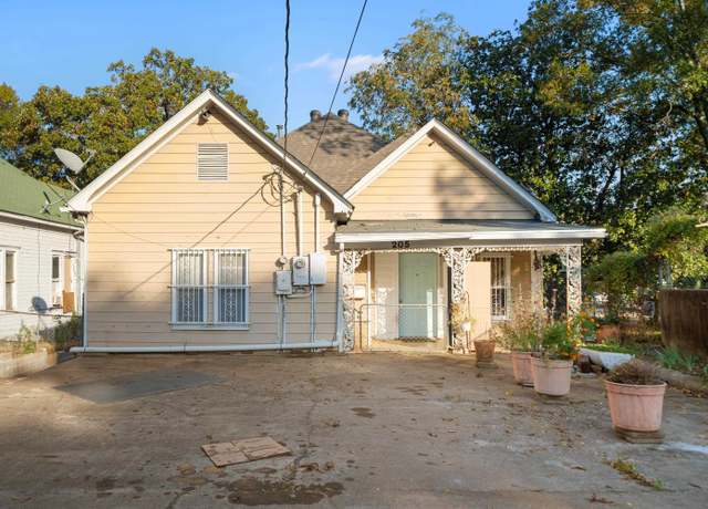 Property at 205 Brad St, AR 71901, 3 beds, 3 baths