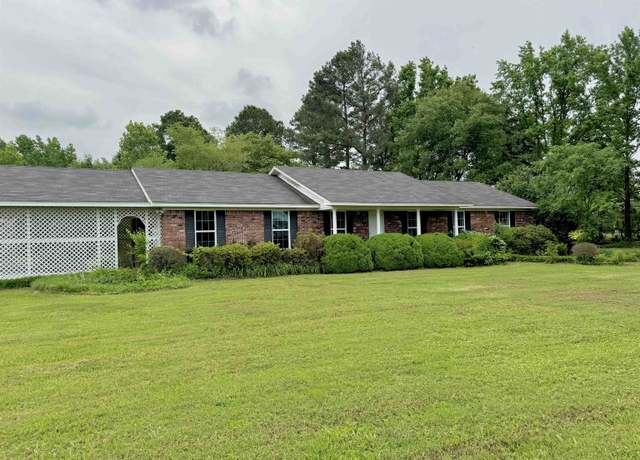 Property at 108 Holiday Ter, Searcy, AR 72143, 3 beds, 2 baths