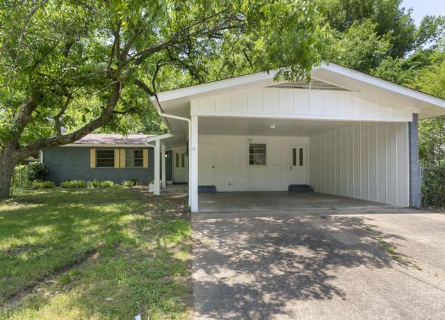 Property at 605 N West St, Morrilton, AR 72110, 3 beds, 2 baths