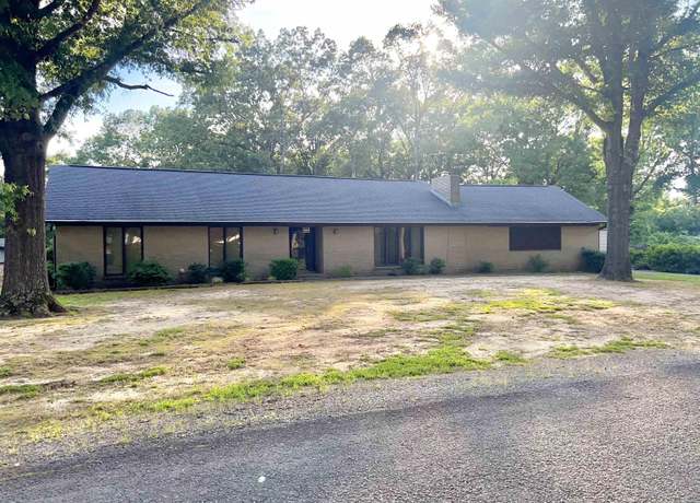 Property at 101 Fairway Dr, Bald Knob, AR 72010, 3 beds, 2 baths