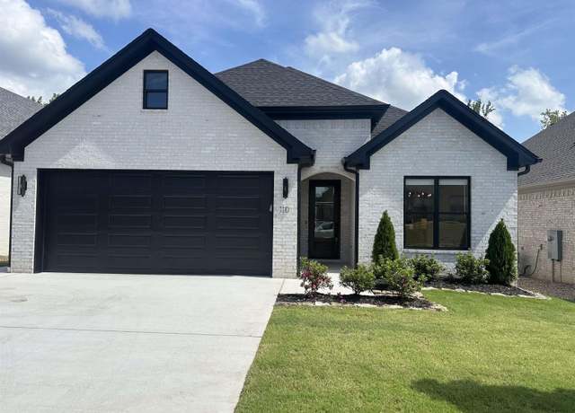 Property at 110 Edgewood Cir, Little Rock, AR 72223, 3 beds, 2 baths