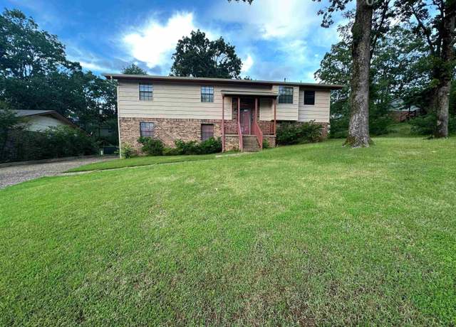 Property at 809 Emerald Gardens Dr, North Little Rock, AR 72118, 3 beds, 2.5 baths