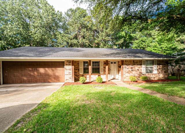 Property at 1211 Janwood St, El Dorado, AR 71730, 3 beds, 2 baths