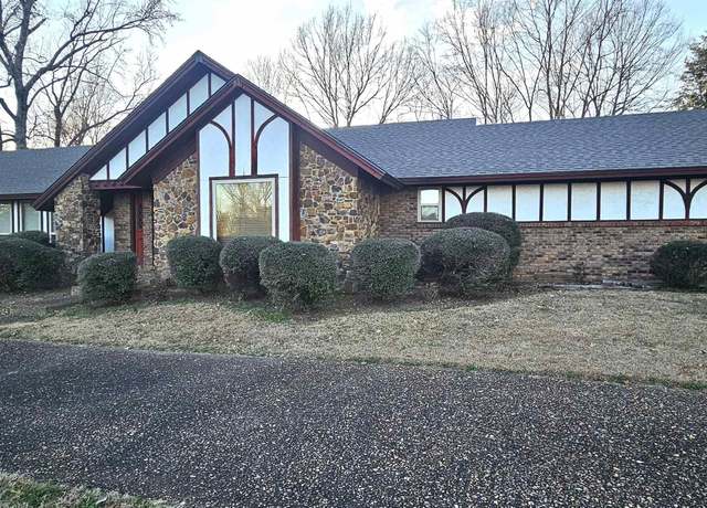 Property at 1105 N 15th St, Nashville, AR 71852, 3 beds, 2.5 baths