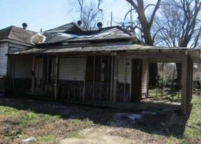 Property at 1718 E 5th Ave, Pine Bluff, AR 71601, 4 beds, 2.5 baths