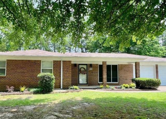 Property at 104 N Hunter Ln, Jonesboro, AR 72405, 3 beds, 2 baths