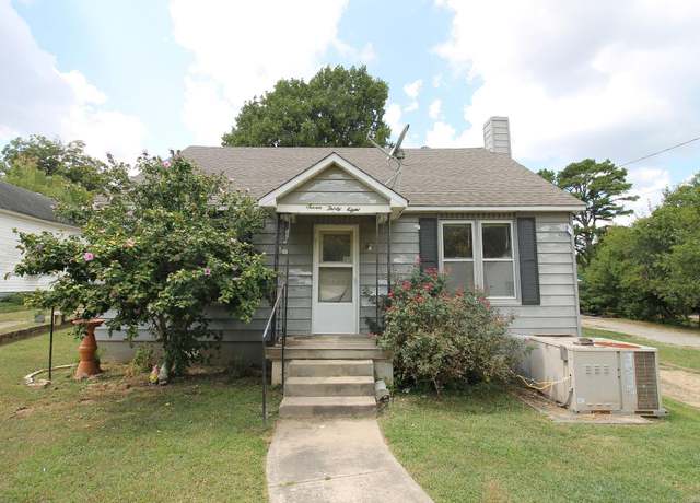Property at 738 N 2nd St, Paragould, AR 72450, 3 beds, 1 bath