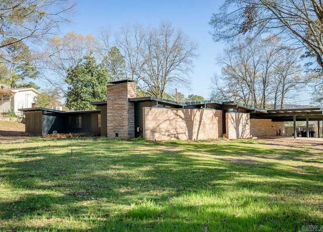 Property at 207 N 9th St, Heber Springs, AR 72543, 4 beds, 4 baths