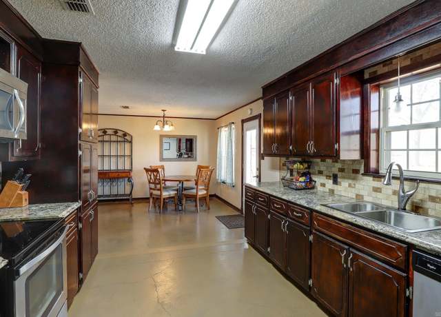 Property at 909 Miller County 18, Texarkana, AR 71854, 4 beds, 3 baths