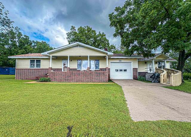 Property at 24 Cherry St, Yellville, AR 72687, 3 beds, 3 baths