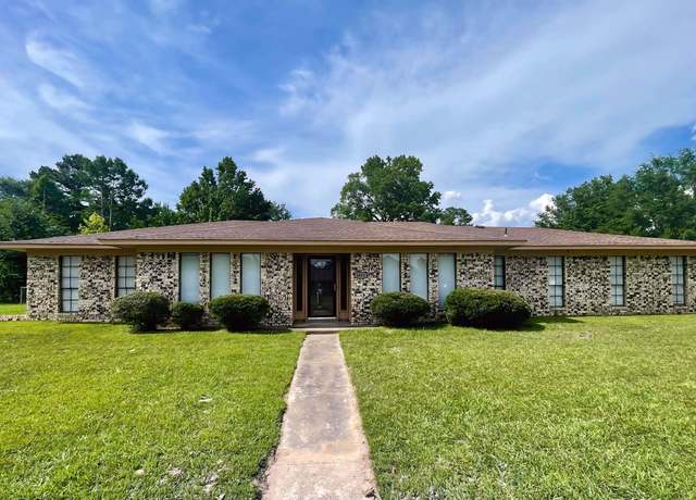 Property at 6801 Ozark Dr, Pine Bluff, AR 71603, 3 beds, 2 baths