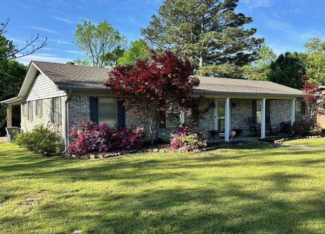 Property at 301 Hermlee St, Hot Springs, AR 71913, 3 beds, 2 baths