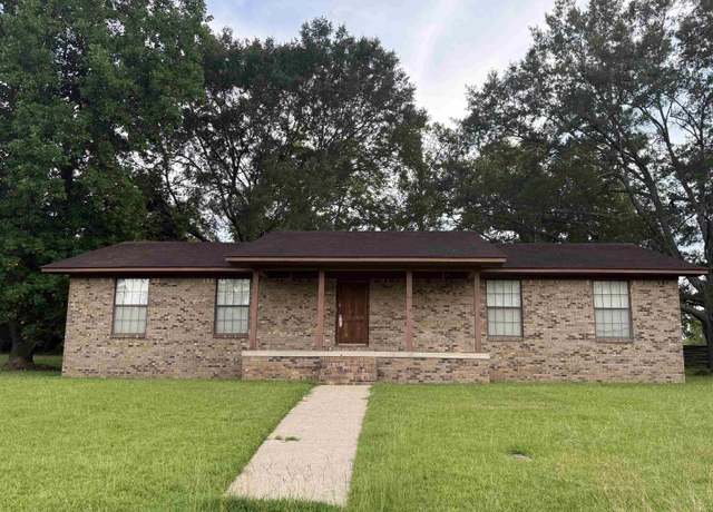 Property at 1313 Park St, Nashville, AR 71852, 3 beds, 2 baths