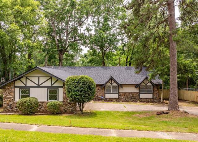 Property at 8719 Evergreen Dr, Little Rock, AR 72227, 4 beds, 2.5 baths