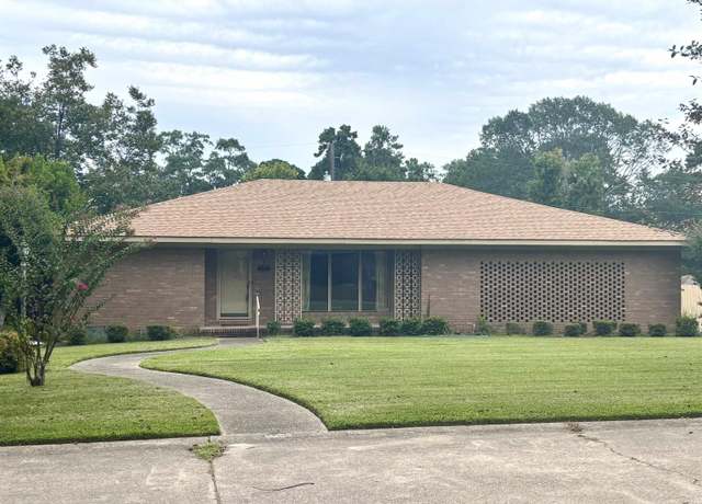 Property at 1706 W Block St, El Dorado, AR 71730, 3 beds, 2 baths