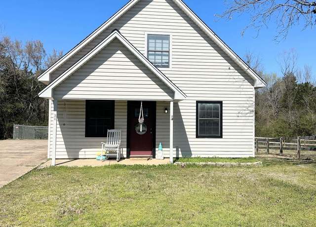 Property at 34 Sears St, Clarksville, AR 72830, 3 beds, 2 baths