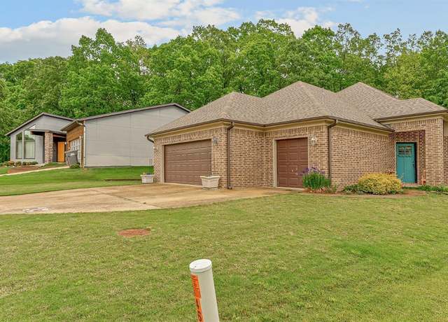 Property at 4621 Lochmoor Cir, Jonesboro, AR 72405, 3 beds, 2 baths