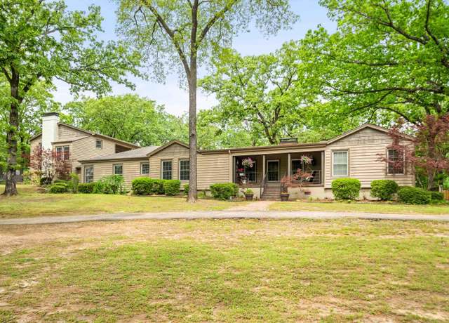Property at 215 Bellaire Dr, Hot Springs, AR 71901, 5 beds, 3.5 baths