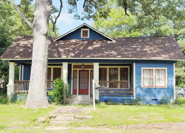 Property at 3000 S Cherry St, Pine Bluff, AR, 3 beds, 2 baths