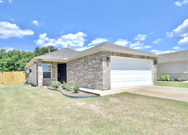 Property at 1905 Peony St, North Little Rock, AR 72117, 3 beds, 2 baths