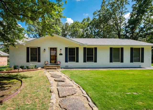 Property at 1700 Beresford Rd, North Little Rock, AR 72116, 3 beds, 2 baths