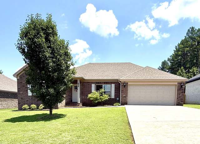 Property at 604 Samuel Loyce Dr, Searcy, AR 72143, 4 beds, 2 baths