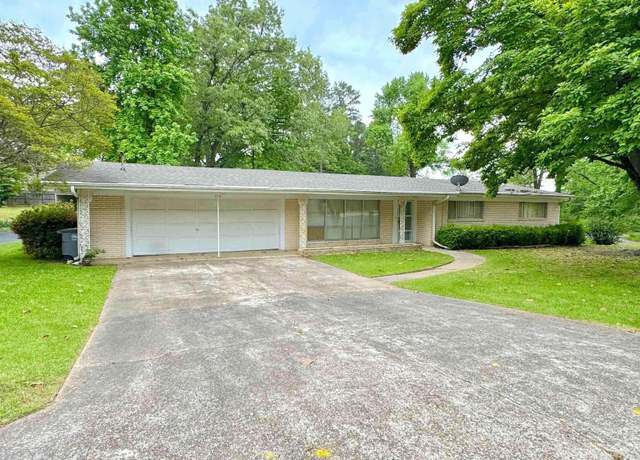 Property at 709 Lakeland Dr, Hot Springs, AR 71913, 3 beds, 2 baths
